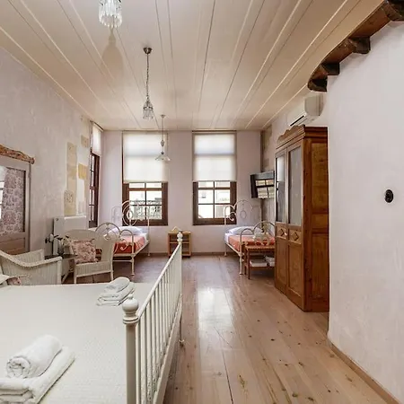 Anassa Townhouse, In Rethymno's Old Center *