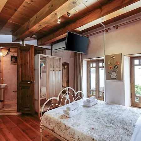 Anassa Townhouse, In Rethymno's Old Center Holiday home *